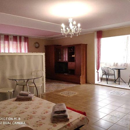 Apartments Domovik Latorichnaya,3 Мукачеве Екстериор снимка