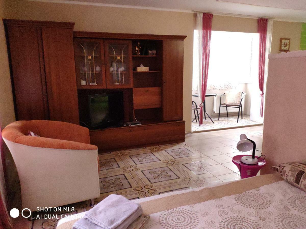 Apartments Domovik Latorichnaya,3 Мукачеве Екстериор снимка