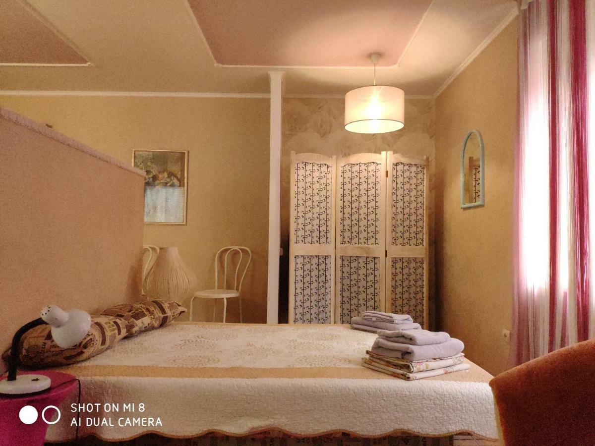 Apartments Domovik Latorichnaya,3 Мукачеве Екстериор снимка