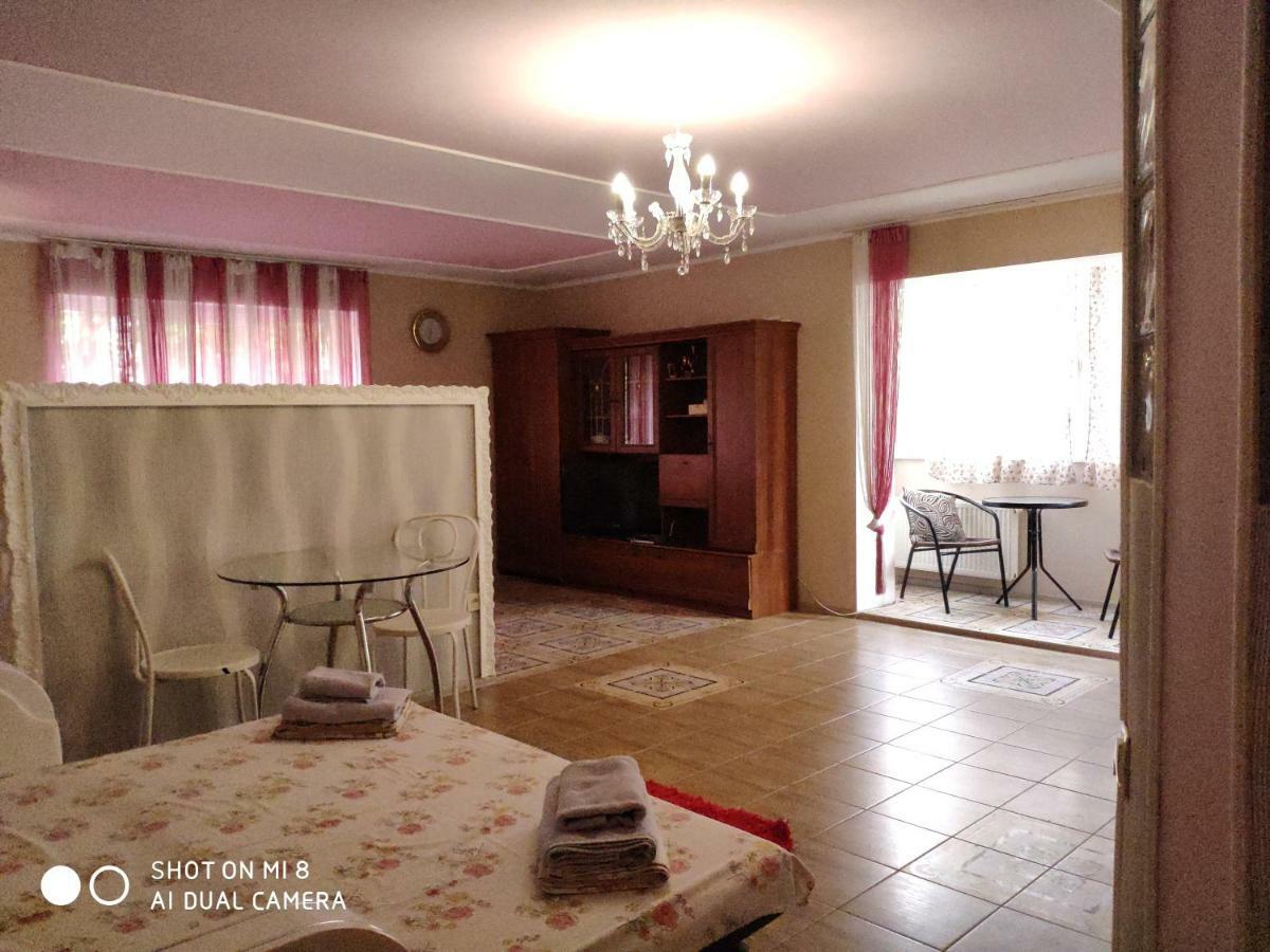 Apartments Domovik Latorichnaya,3 Мукачеве Екстериор снимка